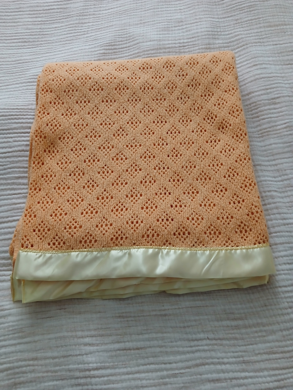 Vintage Peach Knit Bed Blanket with Satin Trim - Home Bedding